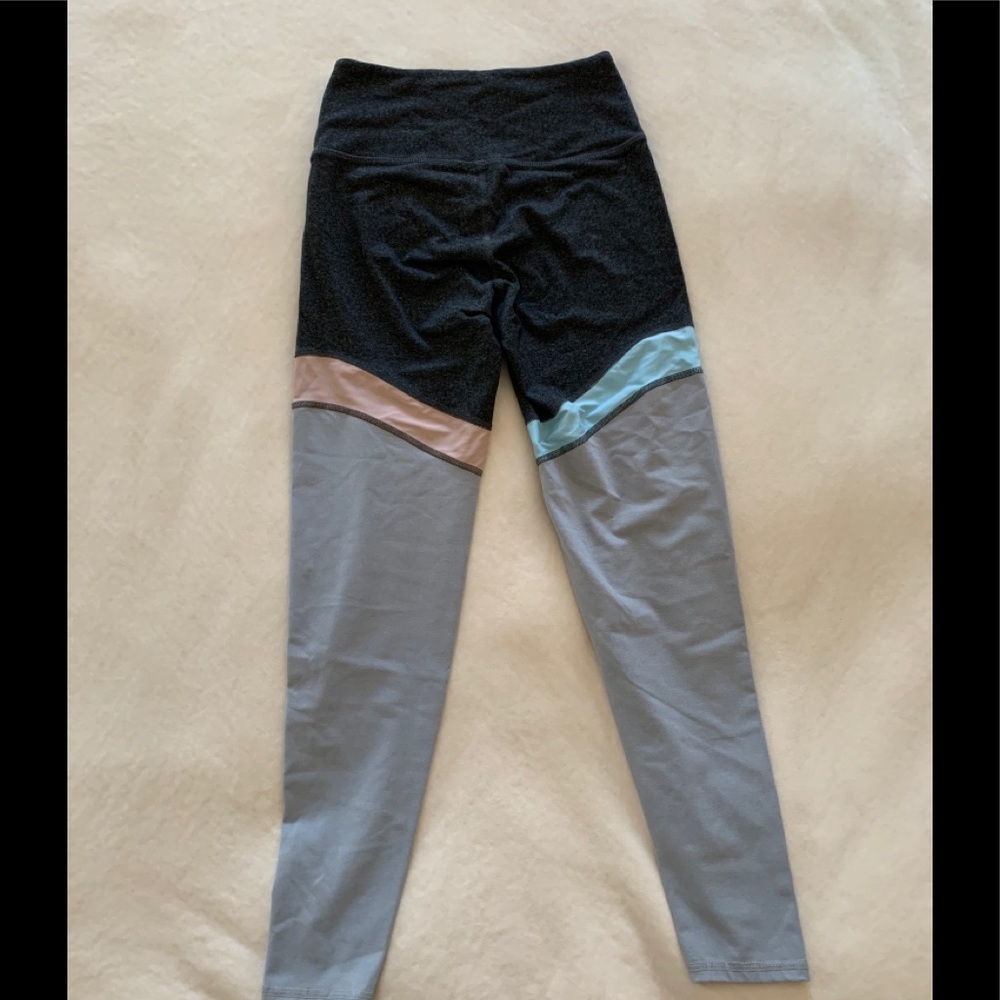 Body Language Leggings - Picture 2 of 4
